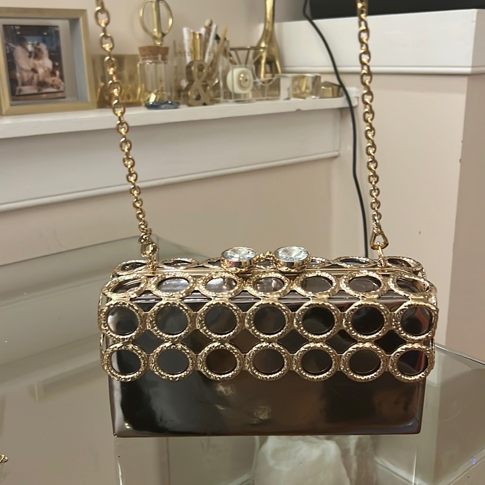 SILVER & GOLD PATENT LEATHER SQUARE  CROSS BODY PURSE!